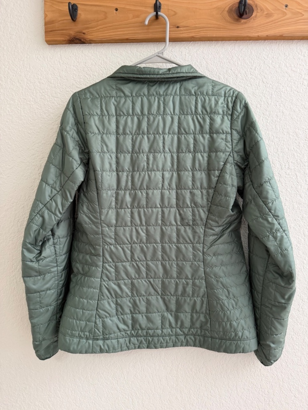 Patagonia W's Nano Puff Jacket, Sage Green - Picture 2 of 6
